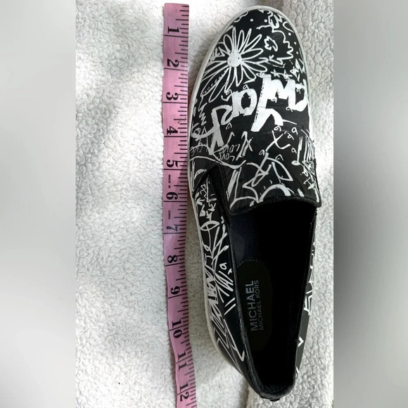 Michael Kors New York “Keaton” Black and White Leather upper white sole 9.5. VGC - Picture 10 of 16